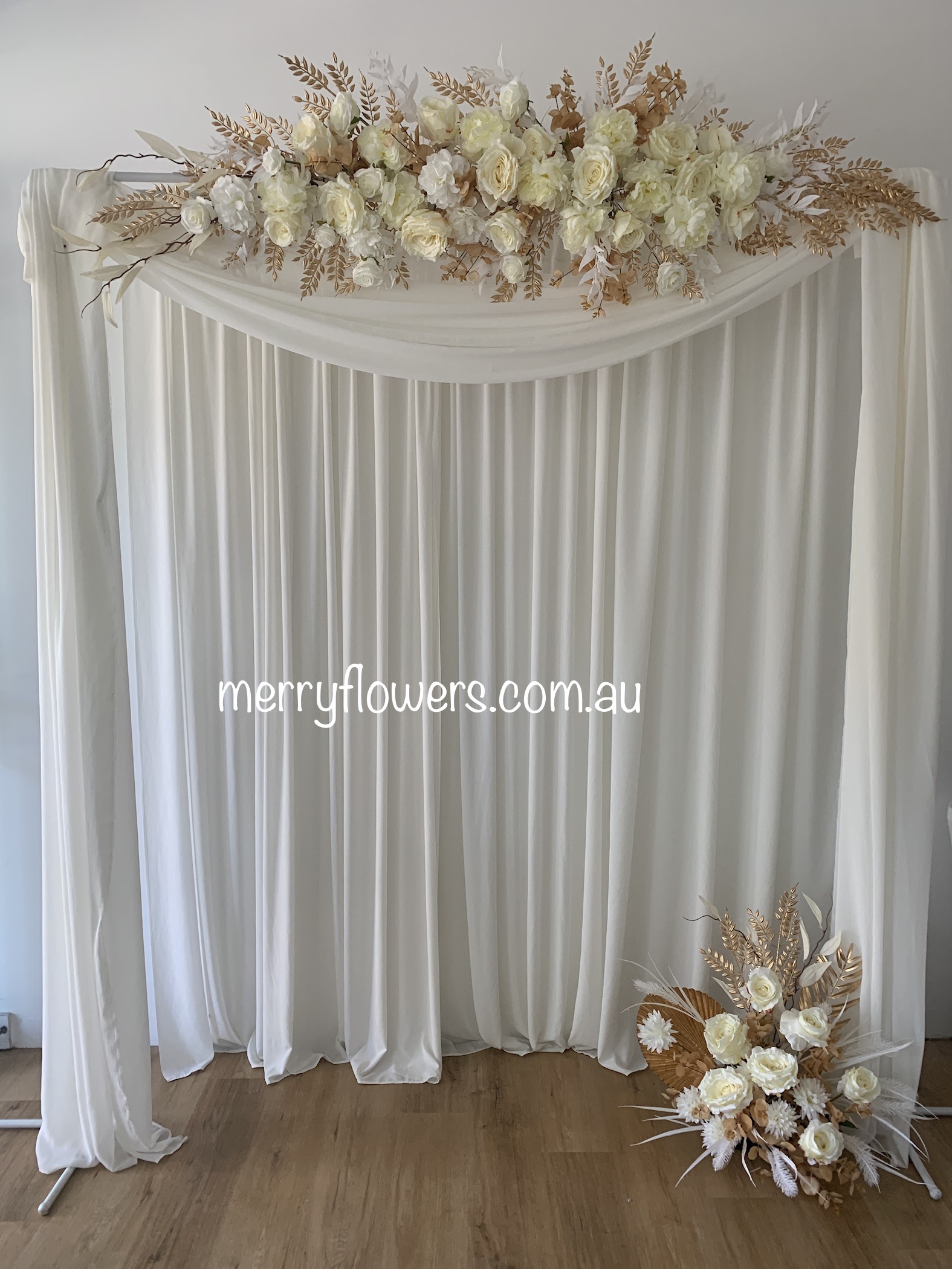 C006-Backdrop/Arch with flowers
