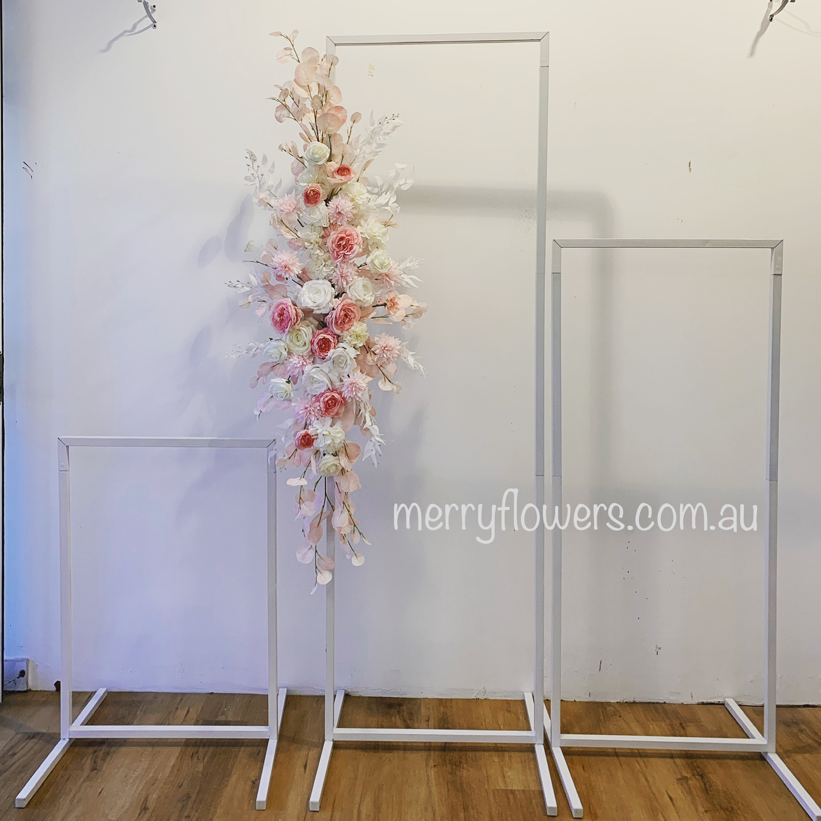 Square backdrop with pink and white flowers