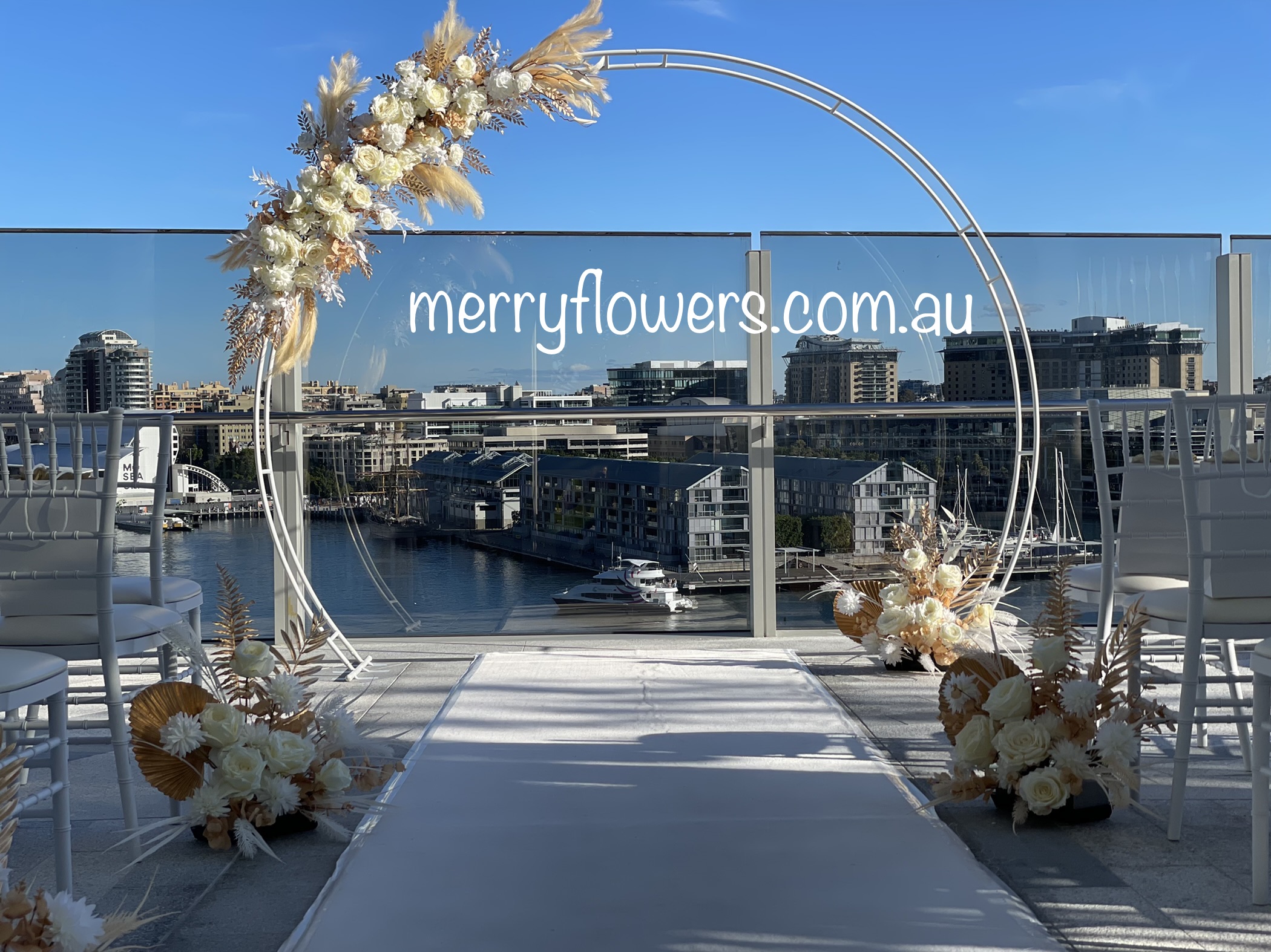 Round Arch with White and Gold Flowers