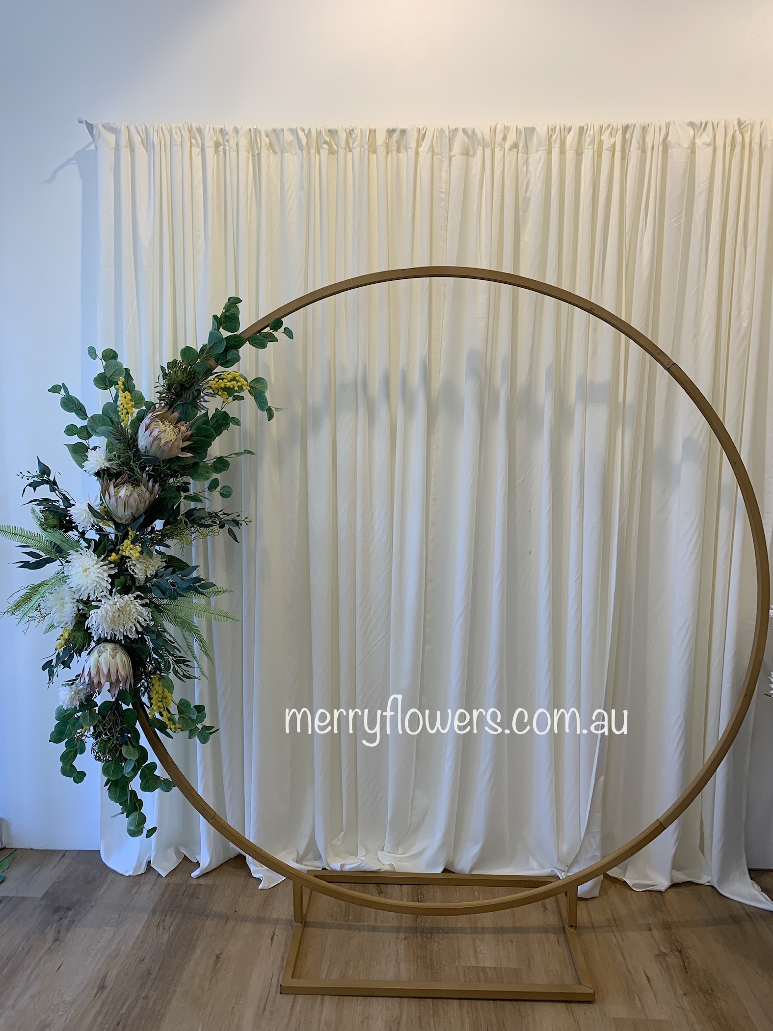 A007-Gold Circle Arch with Native Flowers