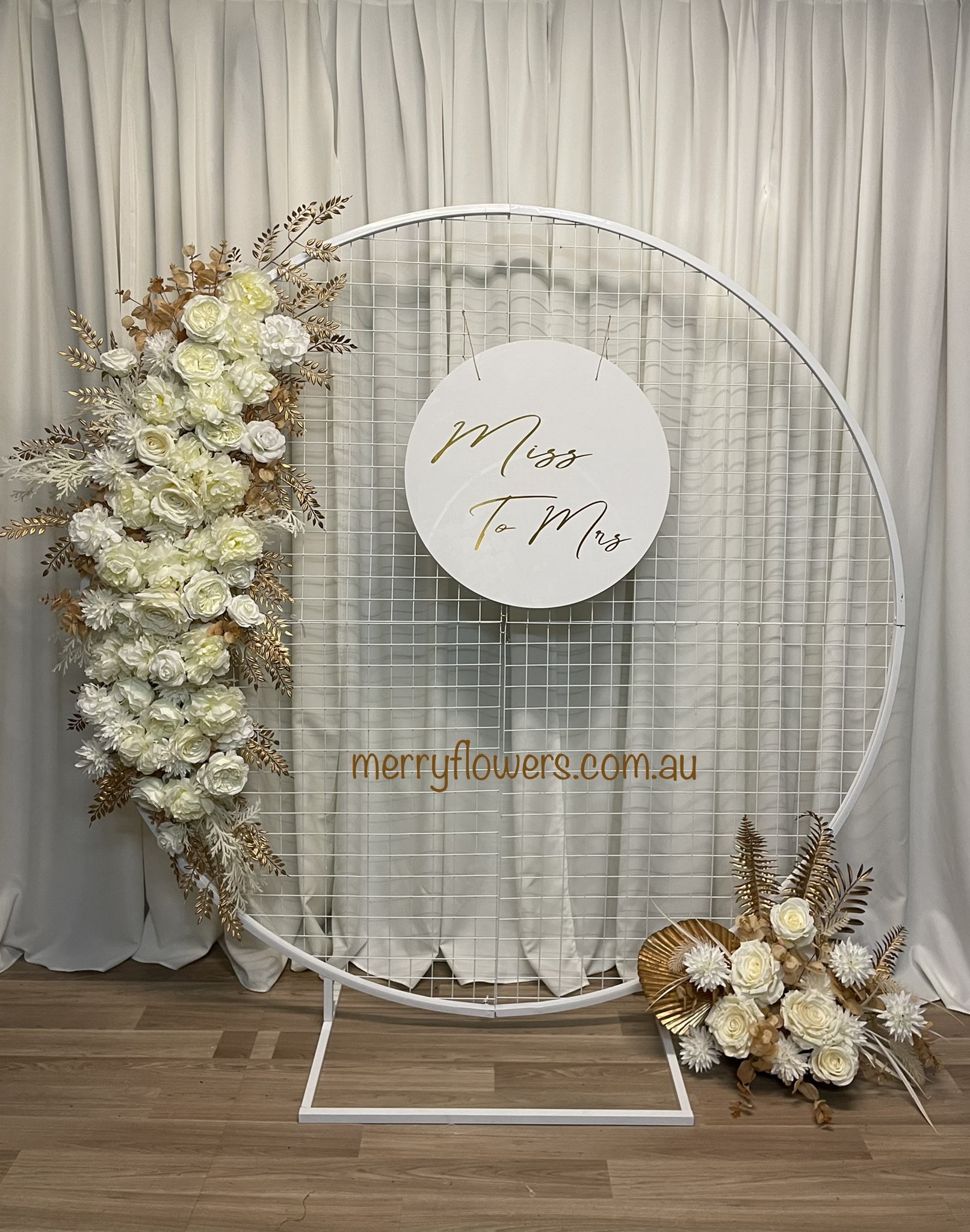 M001-White and Gold Flowers on Mesh Arch